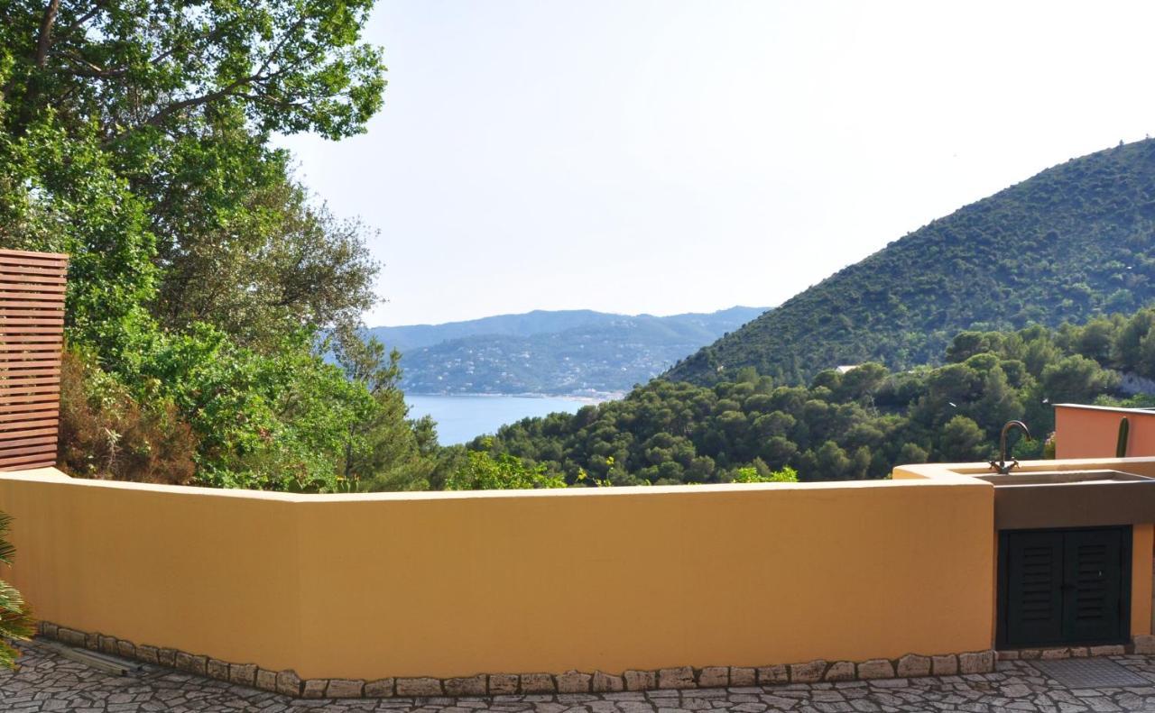 Una Spettacolare Vista Mare - Casa Con Jacuzzi Bergeggi Exterior foto